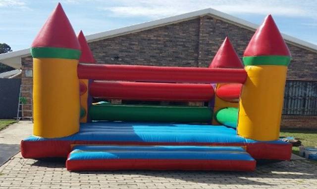 Jumping Castle No.4 Jumping Castle No.4 4 x 4 Jumping Castle5m x 5m grass requiredHire rate is R450Book Now!